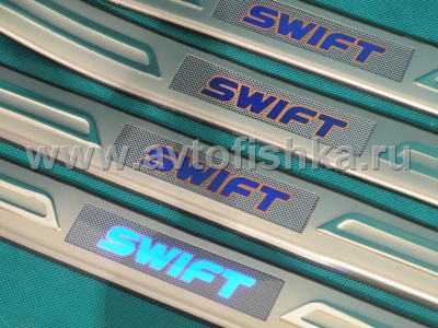 Suzuki Swift (04-) накладки порогов хромированные, со светящейся надписью "SWIFT".